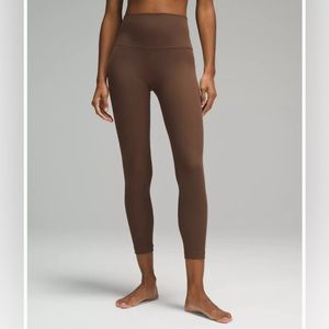 Size 8 lululemon align ribbed 25” high waist leggings!!!